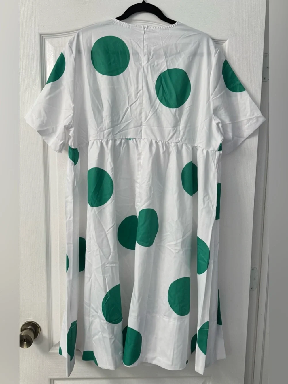 OShopLive White Dress with Green Polka Dots and Gold Floral Detail - Picture 5 of 10